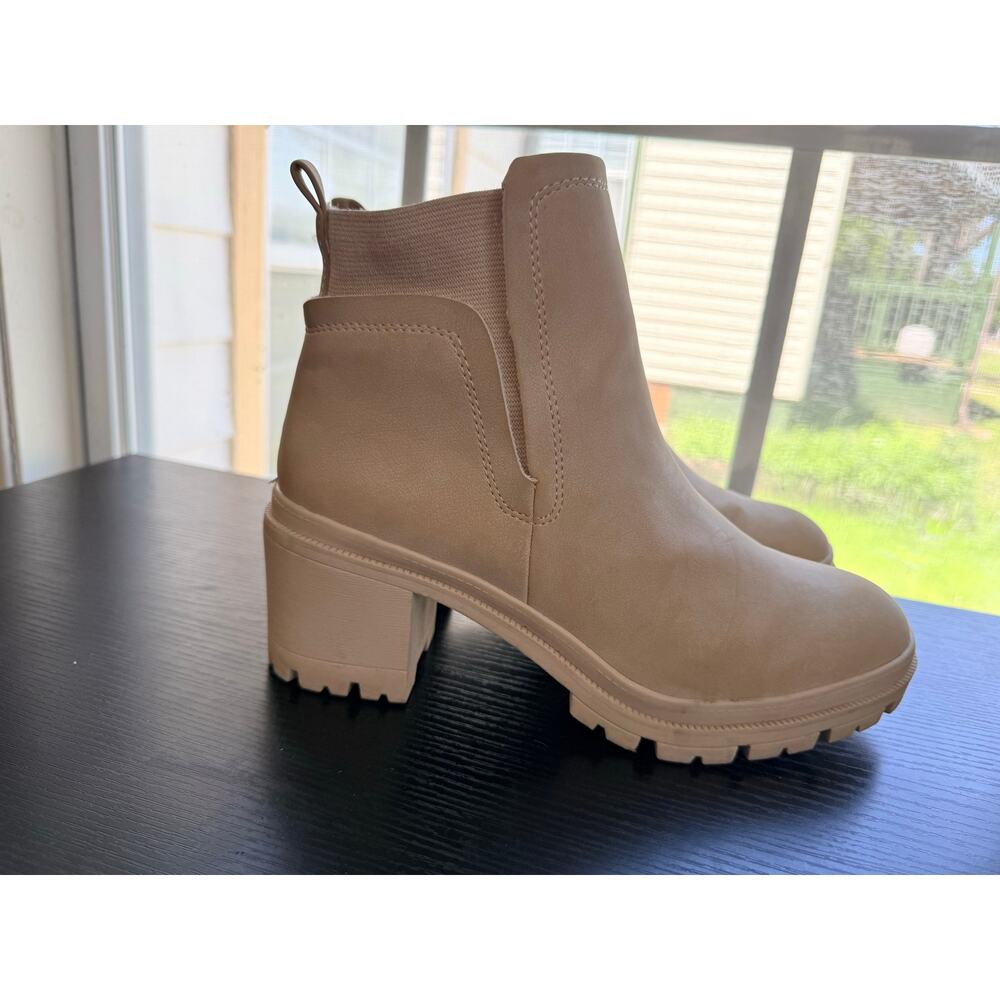 Shelley Beige Chunky Boots Block Heel Chelsea Ankle Boots Women’s Size 8.5 - Picture 3 of 11